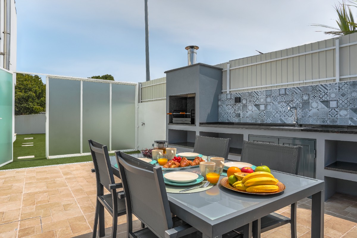 Buitenkeuken met barbecue bij vakantiehuis Villa Caldara Portugal