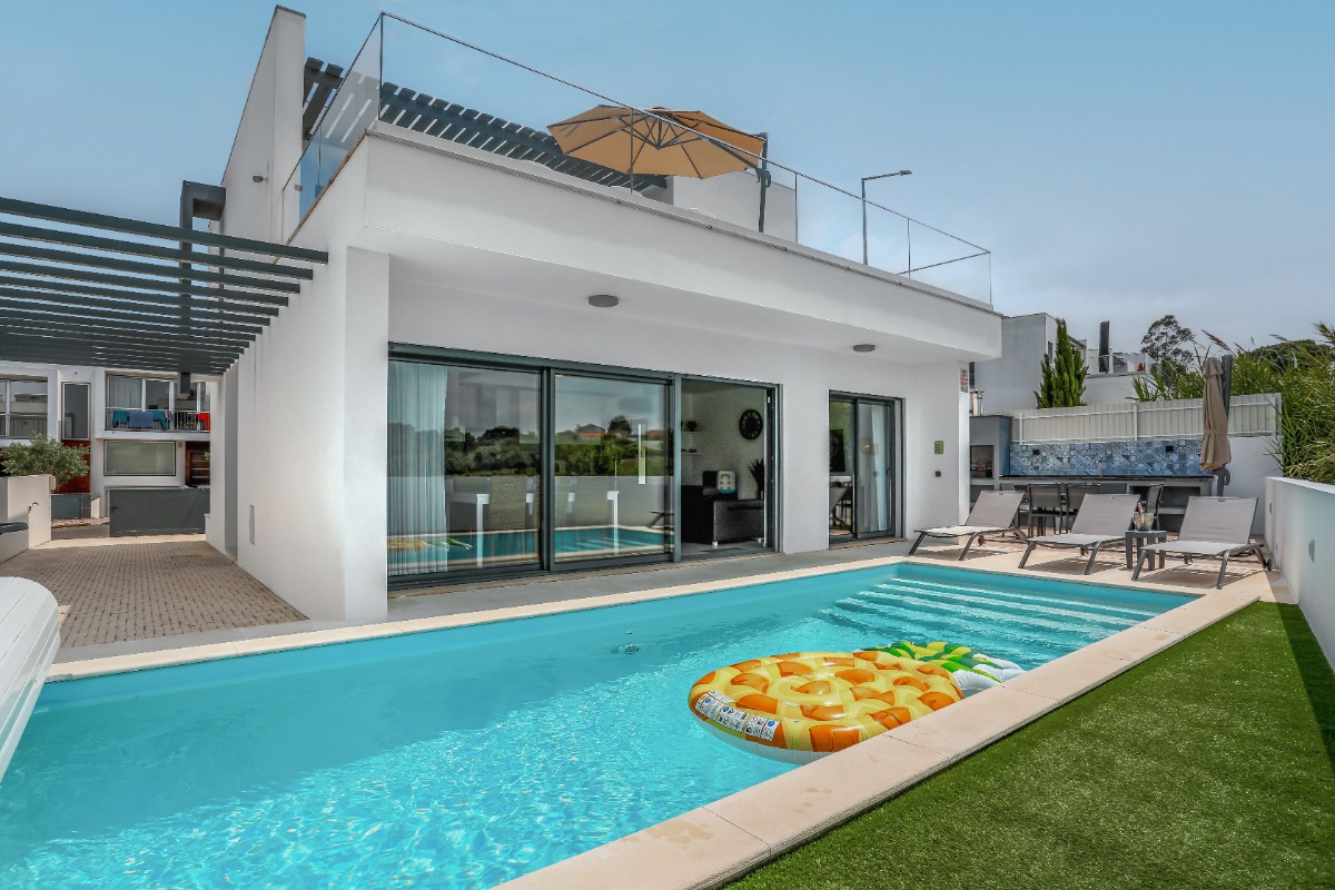 Piscina privada de la casa de vacaciones Villa Caldara en la Costa de Plata Portugal